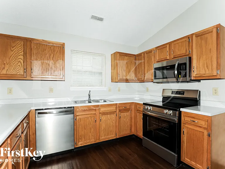 1880 Long Lake Dr — Photo 10
