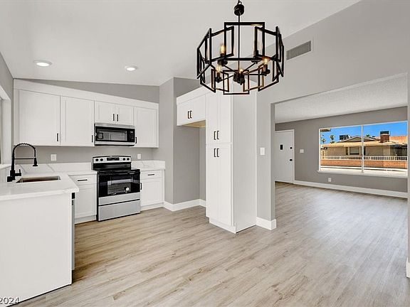5th image of 4254 Sun Vista Dr