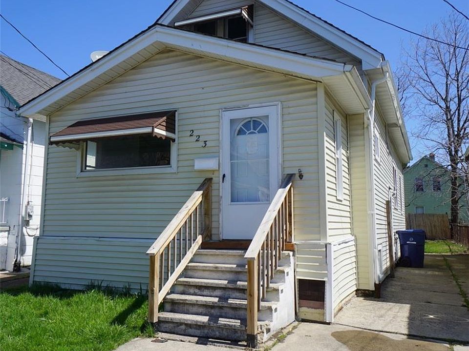 1st image of 223 Roslyn St