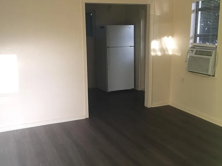 207 N Lakewood Dr — Photo 3