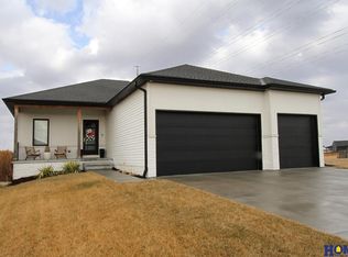 6347 Verano Dr, Lincoln, NE 68523