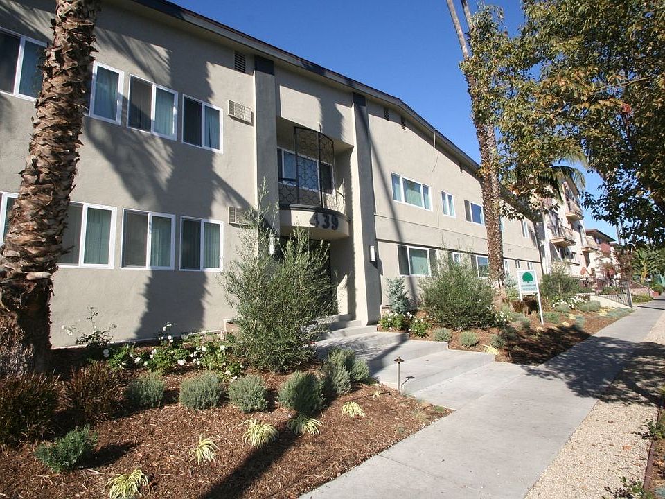 2nd image of 439 S Saint Andrews Pl #15