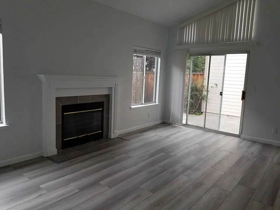 3 bed, 2.5 bath, 1627 sqft, $4,000 — Photo 2