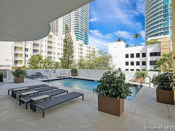 4th image of 444 NE 30th St Unit 605