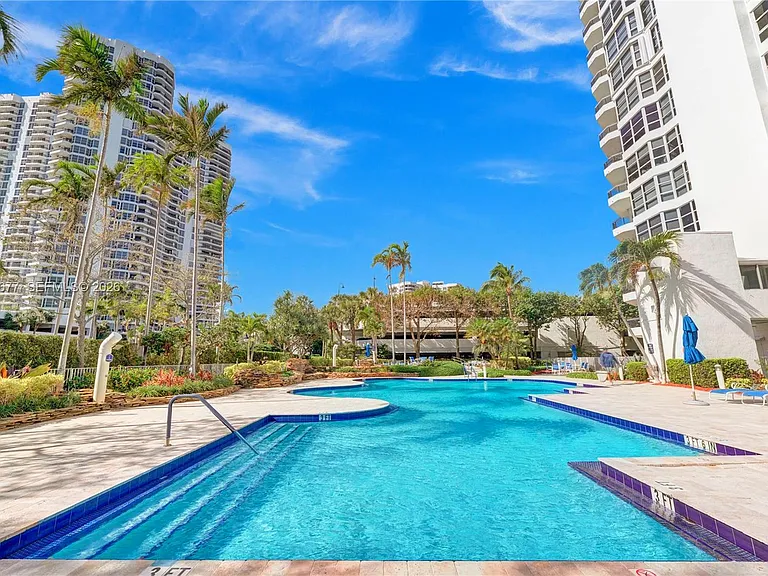 3500 Mystic Pointe Dr #3302 — Photo 31