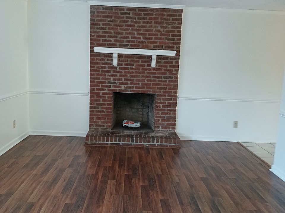 1st image of 100 Kristin Dr #D1