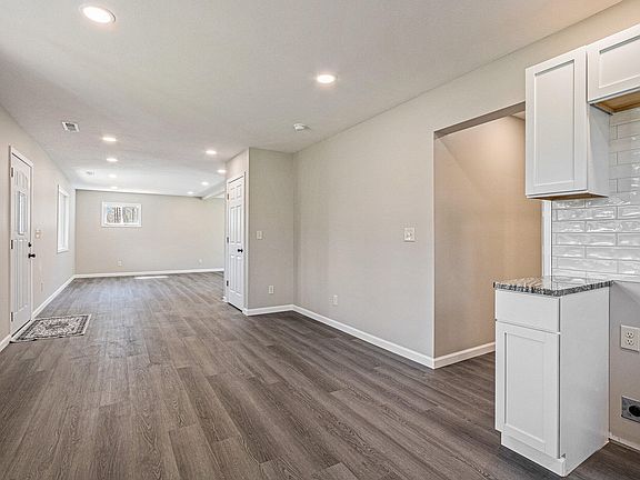 5th image of 25152 Raymond Ave