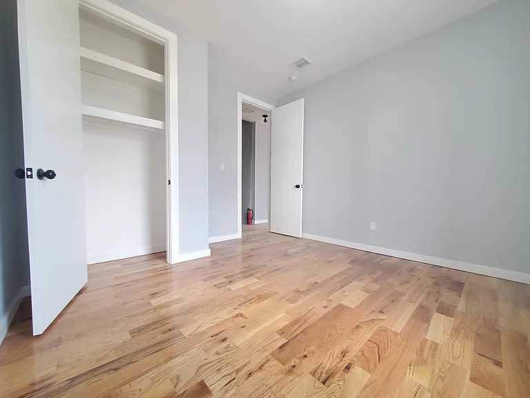 285 E 32nd St #3R — Photo 6