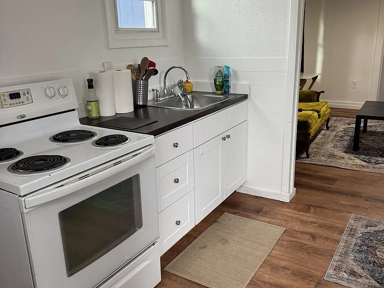1015 Pine Ave #1 — Photo 7