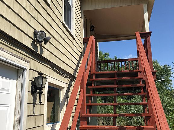 Additional side enterance 