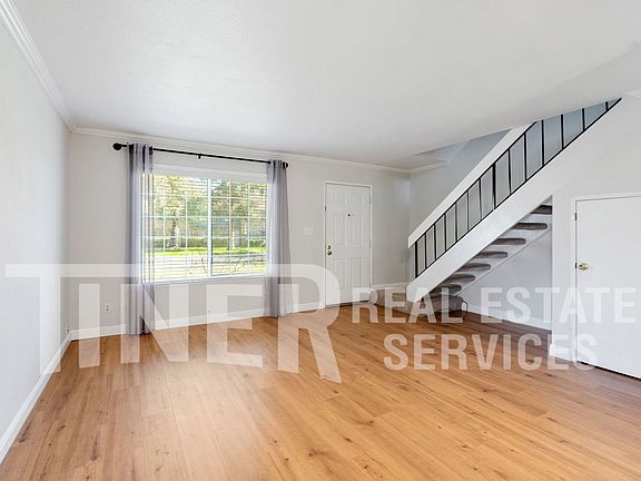 3rd image of 4010 Oak Villa Cir