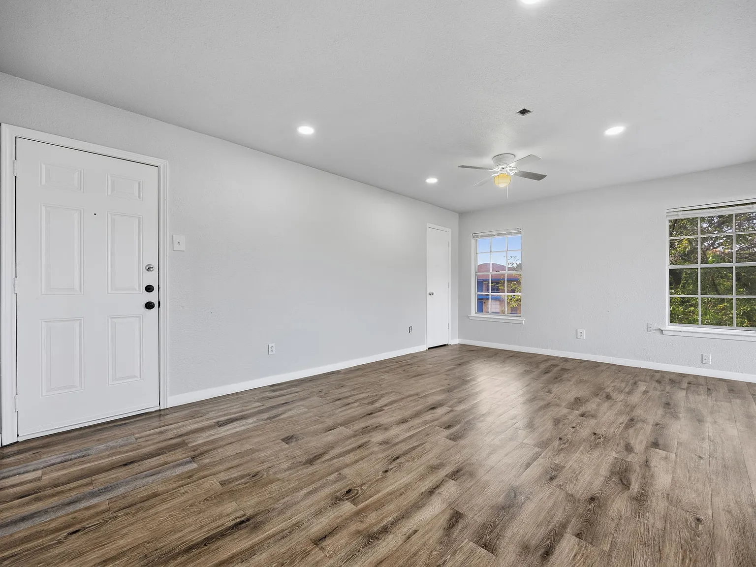 2 bed, 1100 sqft, $1,850 — Photo 2