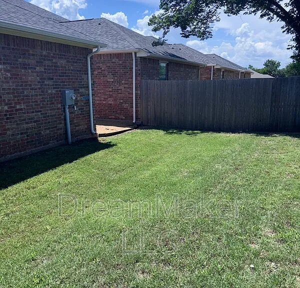 2819 Clifton Ter — Photo 32