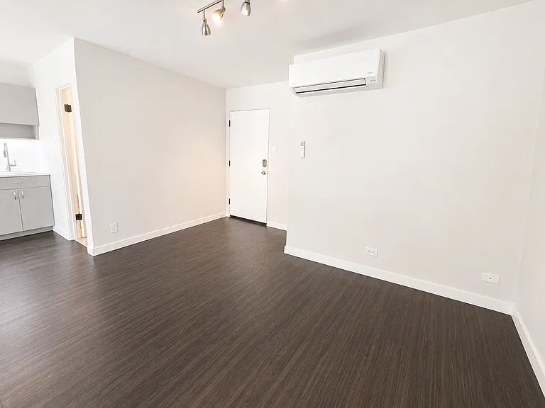 2900 Lowell Blvd #10 — Photo 10