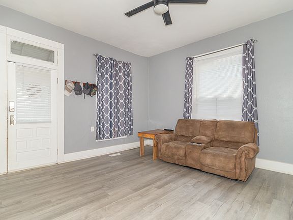 3rd image of 308 Baldwin St