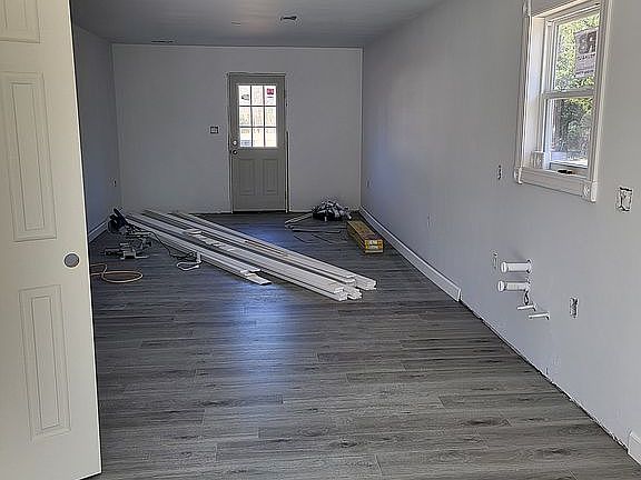 3rd image of 712 E Gertrude St
