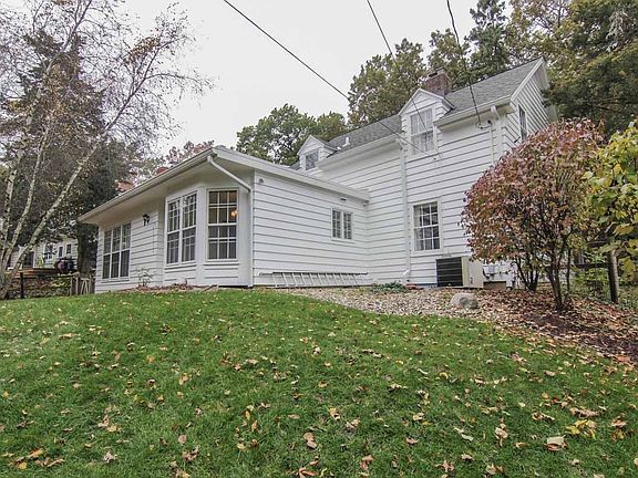 2nd image of 3415 Viburnum Dr