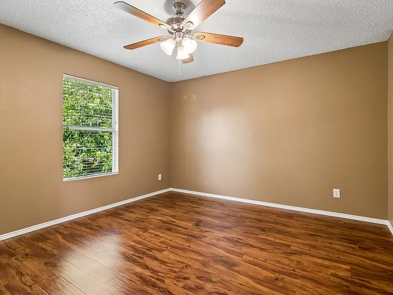 2232 Chestnut Dr — Photo 12
