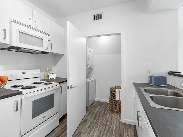 Green Spring Apartments — Photo 12
