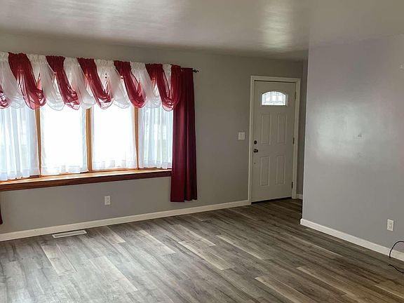 4th image of 2580 Evergreen Ln