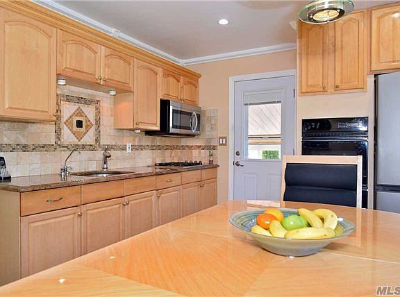 3rd image of 56 Blue Jay Dr