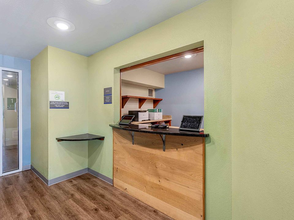 Lobby and Guest Check-in