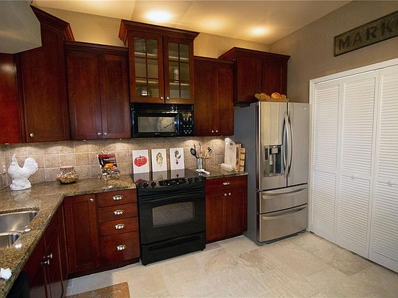 4th image of 467 Hamptoncrest 203 Cir