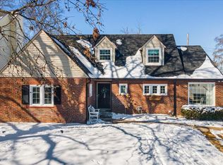 20 Sweetbriar Ln, Saint Louis, MO 63122