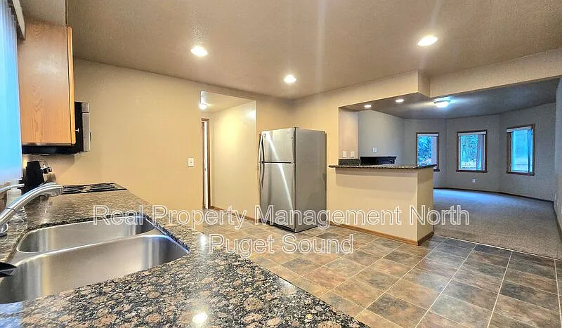 5305 S 3rd Ave — Photo 4