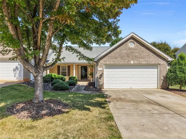 3003 Desmond Woods Dr, Greensboro, NC 27405