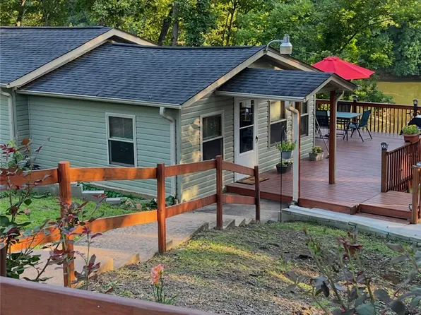 110 Lakeshore Ln, Seneca, SC 29678