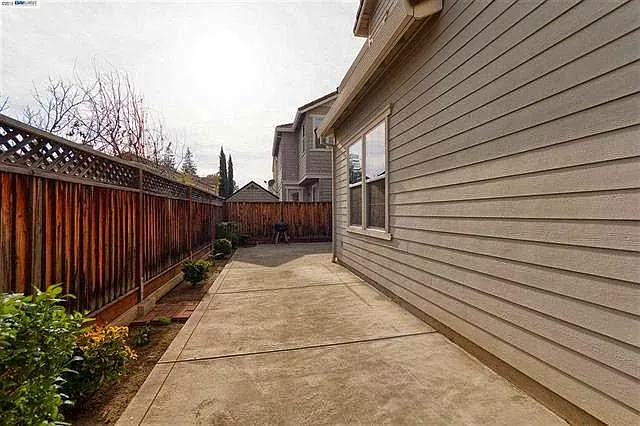 216 Elias Dr — Photo 8