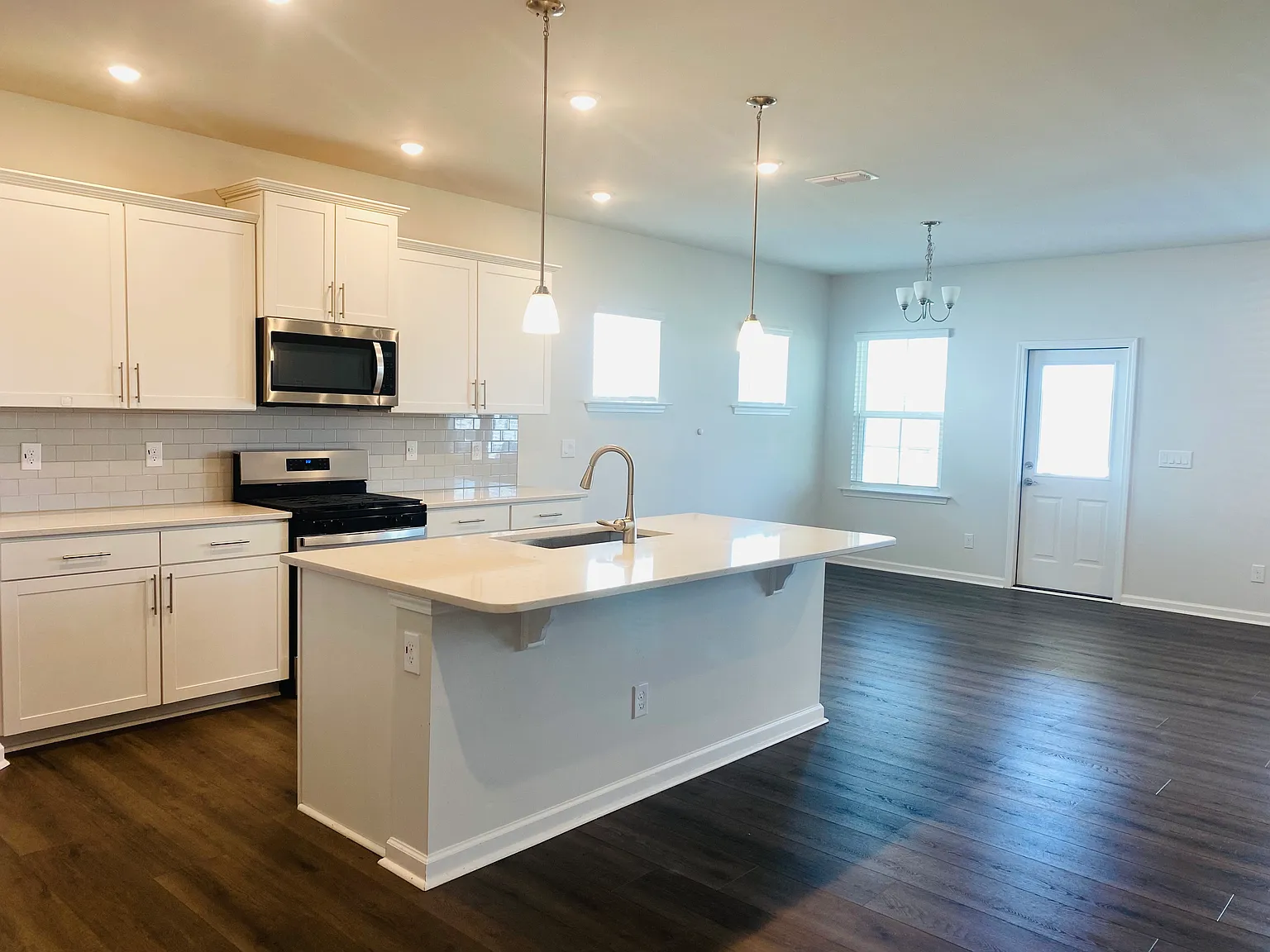 5 bed, 2606 sqft, $2,550 — Photo 4