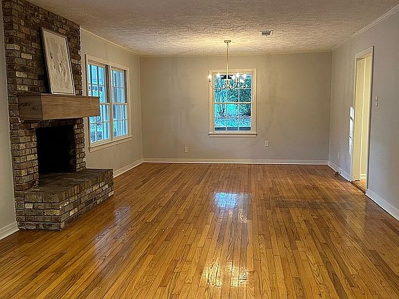2nd image of 2 Forest Hill Cir