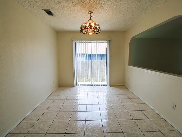 6214 Ridge Glade St — Photo 5