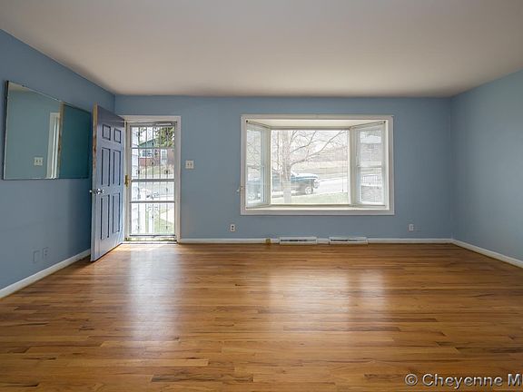 5th image of 1728 Oxford Dr