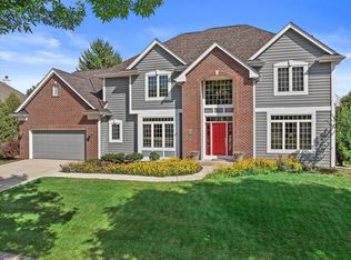 W72N452 Greystone Dr, Cedarburg, WI 53012