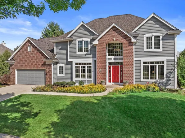 W72N452 Greystone DRIVE, Cedarburg, WI 53012