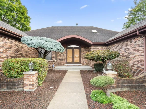 703 Newcastle Ln, Prospect Heights, IL 60070