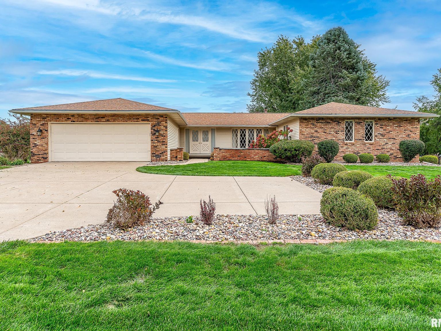 6429 Crow Valley Dr, Bettendorf, IA 52722 MLS QC4247200 Zillow