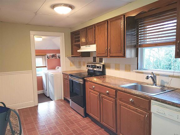 4th image of 15 Charles St #2