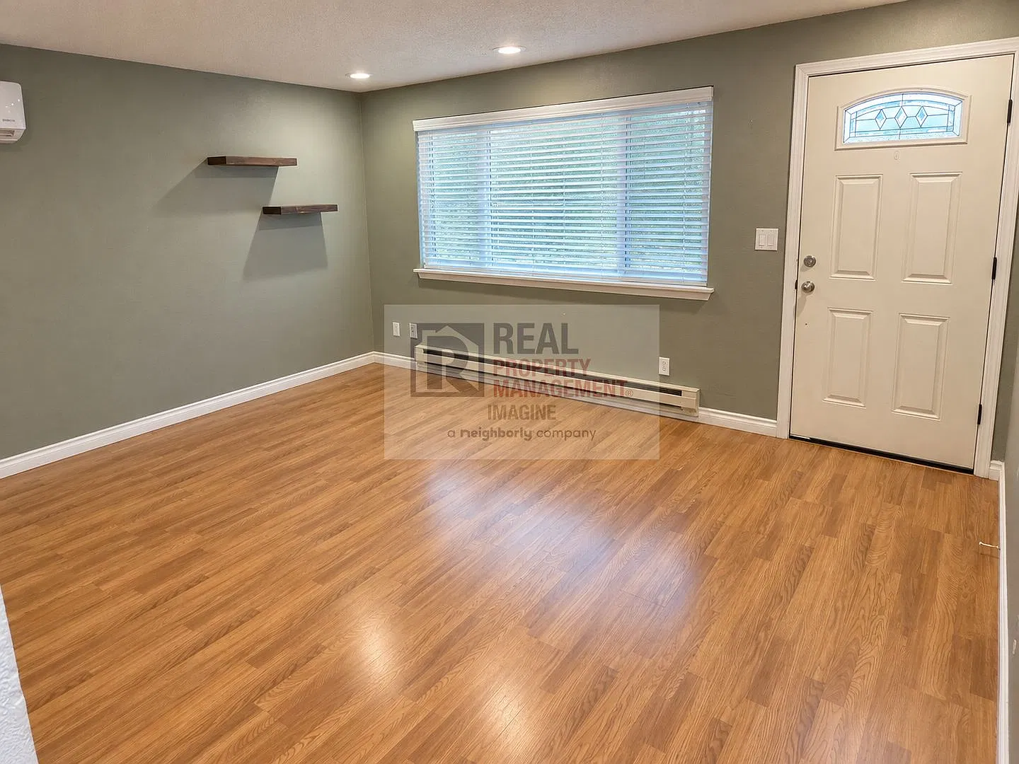 Wonderful 3 Bedroom, 1 Bath With Garage and Large Backyard! — Photo 3