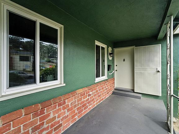 5th image of 404 Larch Ave