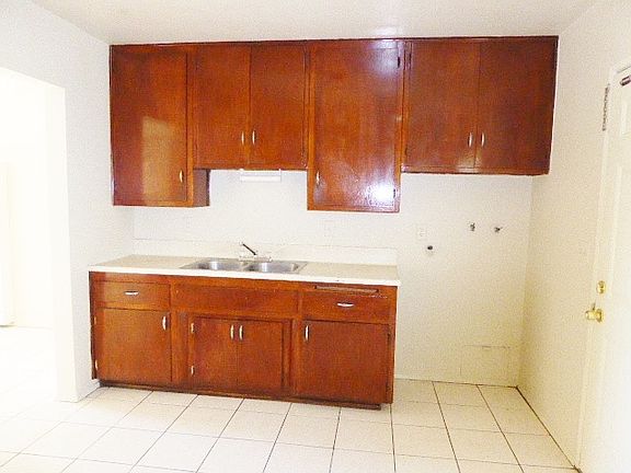 5th image of 15711 Cadwell St