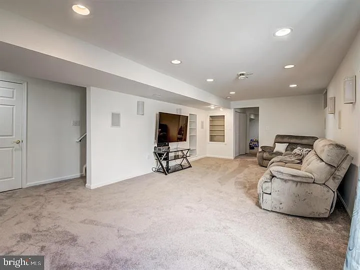 5 Regal Ct — Photo 28