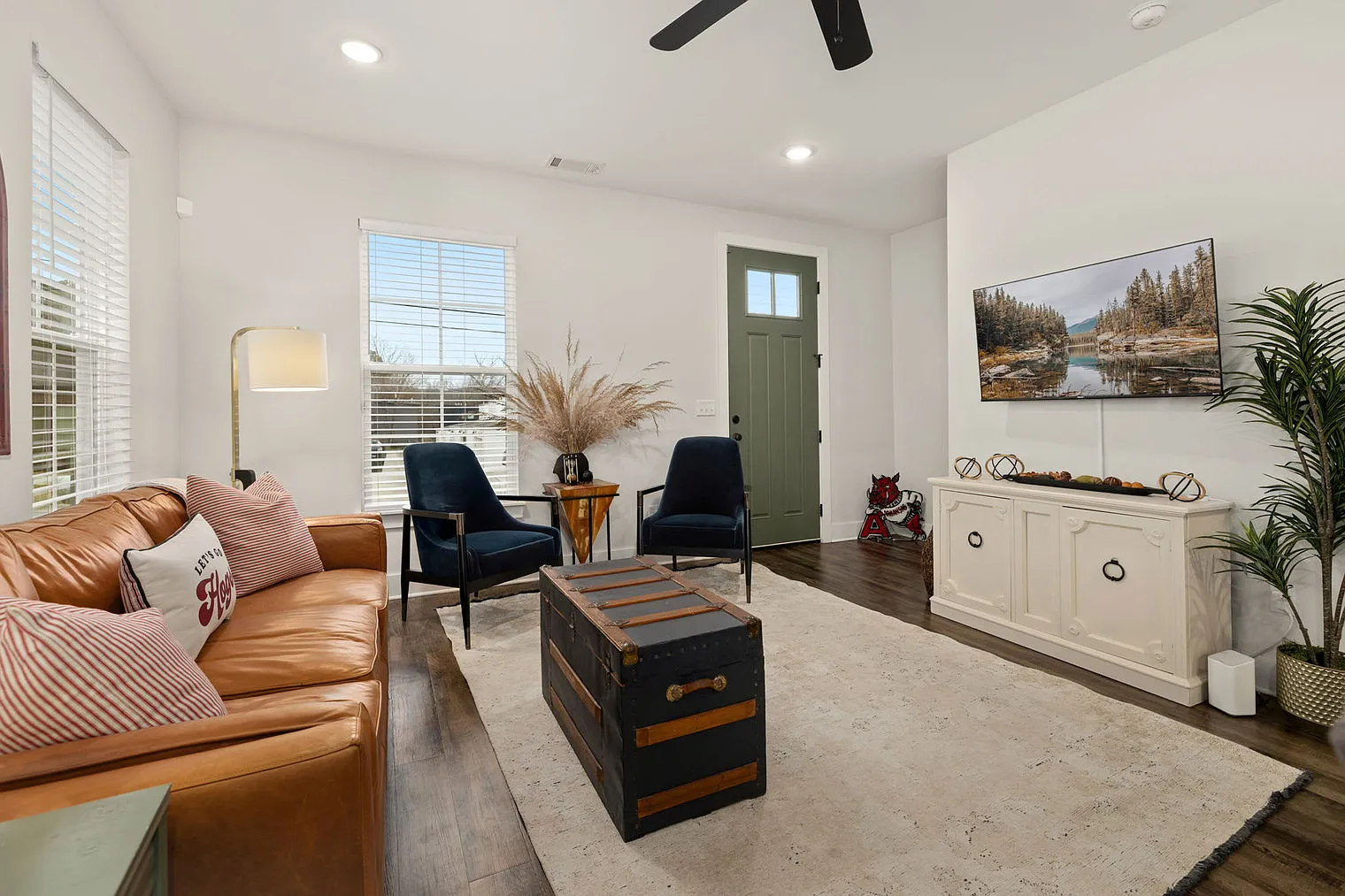 2 bed, 1.0 bath, 1151 sqft, $3,414 — Photo 1