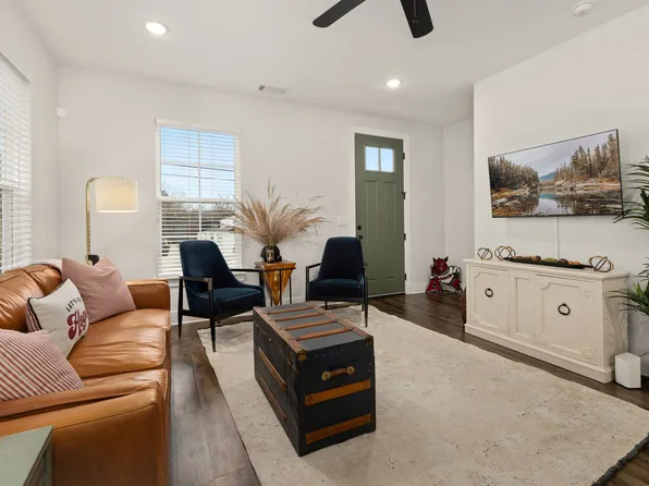 310 E Martin Luther King Jr Blvd #Id1221920p, Fayetteville, AR 72701