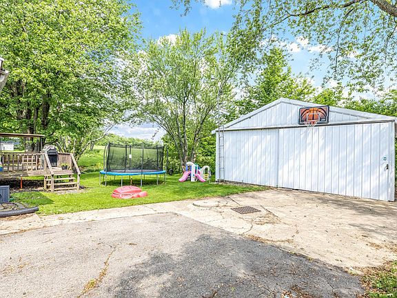 2nd image of 11106 Knoxville Rd