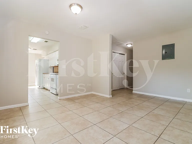 9303 N Edison Ave — Photo 5
