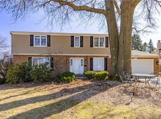 1011 Pinewood Cir, Lyndhurst, OH